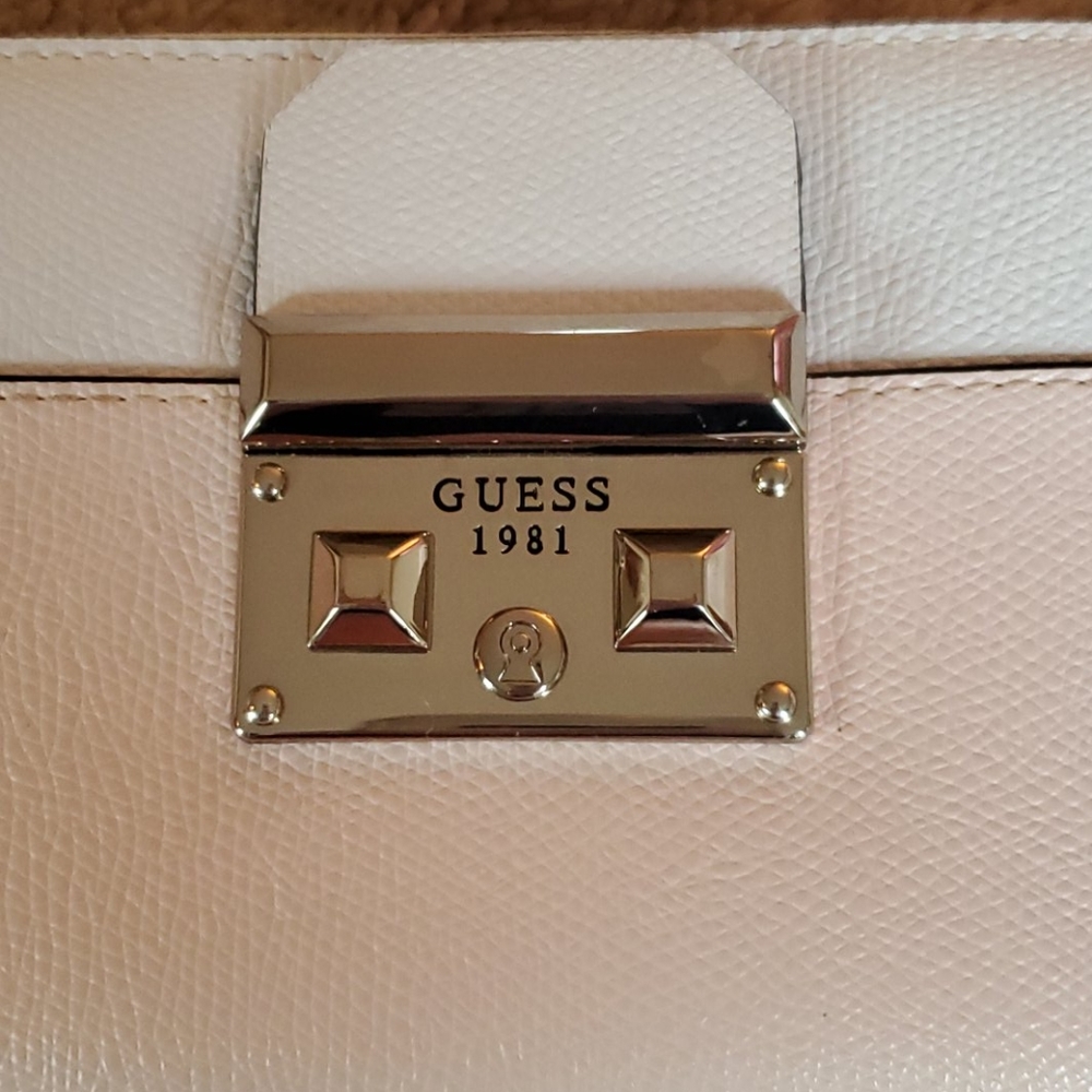Guess wallet - Picture 2 of 7